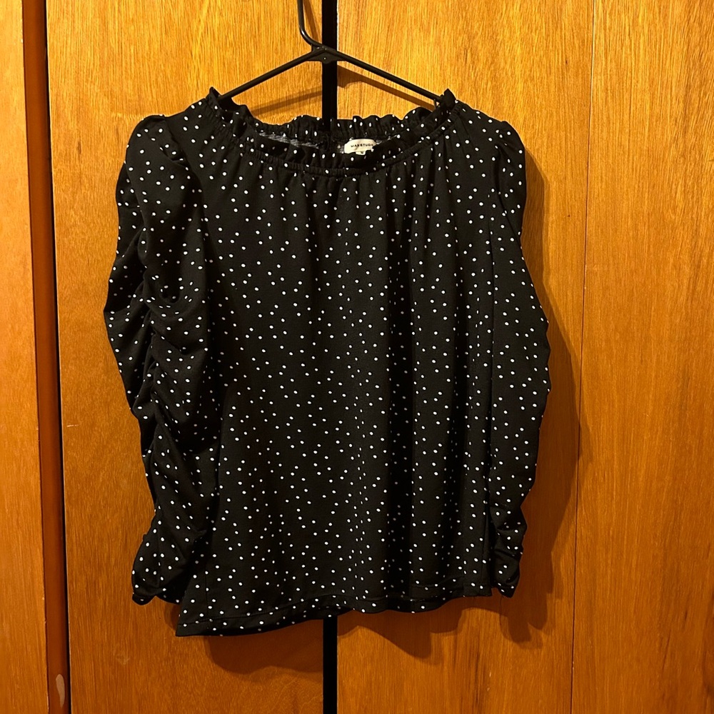 Black and white polka dot puff sleeve blouse
